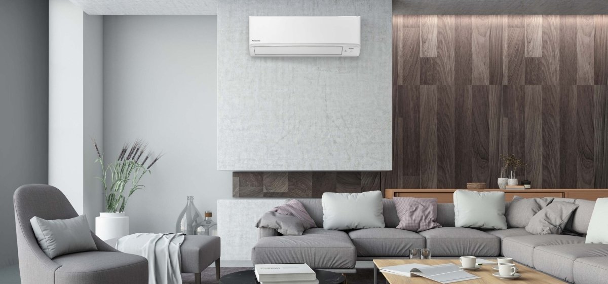 Climatiseur split install&eacute; dans un salon moderne